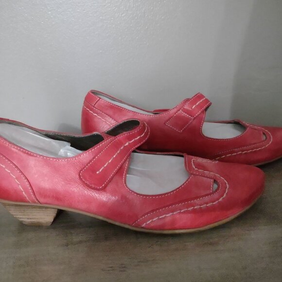 Fidji red leather low heel mary jane pumps -  EUC - size 38.5 - size 8.5 - Picture 6 of 8